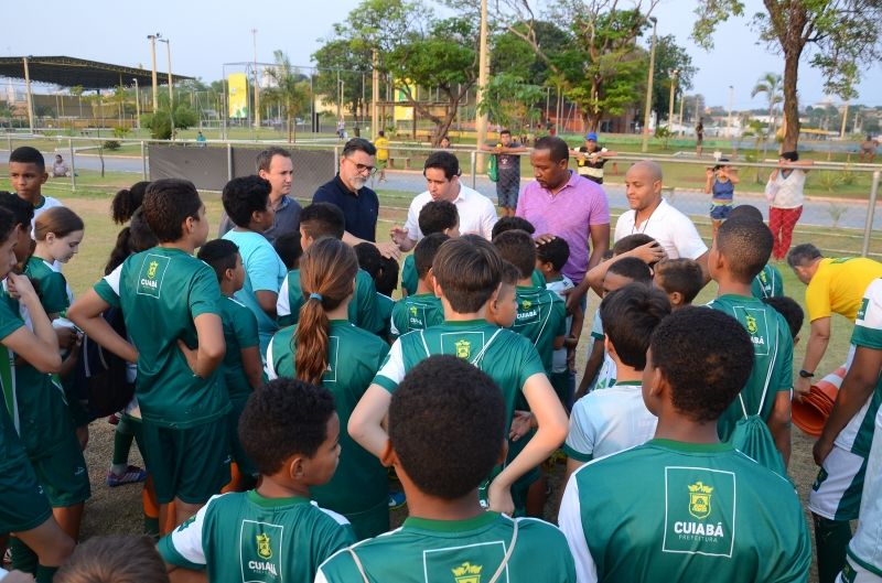 Projeto craques bom de bola/ escolinha de futebol de campo