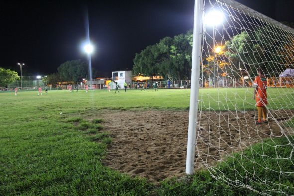 Jogar bola na rua é proibido pela Lei de Trânsito? - Jogar futebol