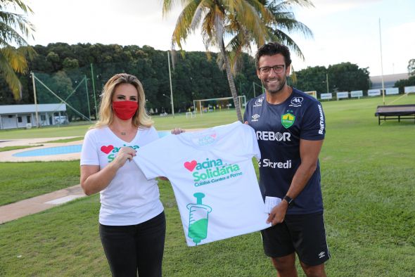 Prefeitura De Cuiaba Primeira Dama Recebe Apoio Do Cuiaba Esporte Clube Para Campanha Vacina Solidaria