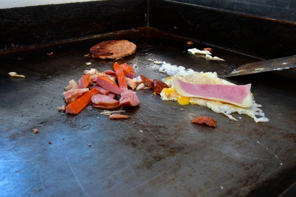 Conheça a história do lanche criado em Cuiabá que fomentou o segmento de  comida de rua