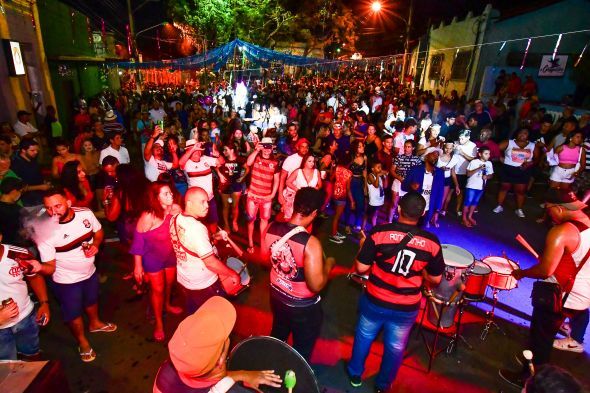 Animais de hoje e de ontem desfilam neste ″Carnaval″