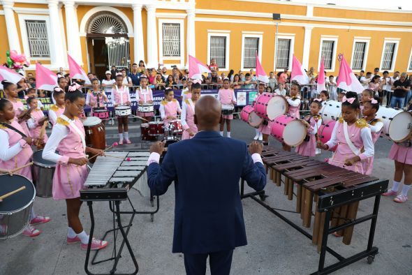 Prefeitura de Cuiabá  Fanfarra do programa Siminina participa do