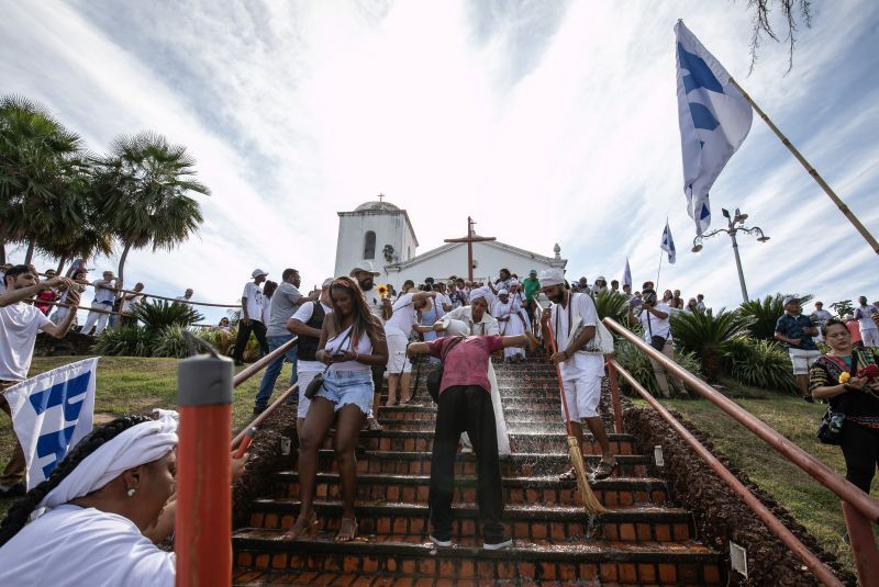 Moradores fazem caminhada e pedem paz durante manifestação em Colniza (MT), Mato Grosso