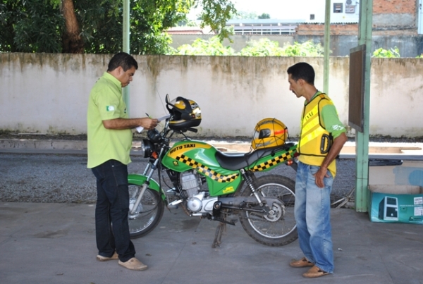 Prefeitura de Cuiabá  Prefeitura de Cuiabá inicia regularização de alvará  de mototaxistas para 2018